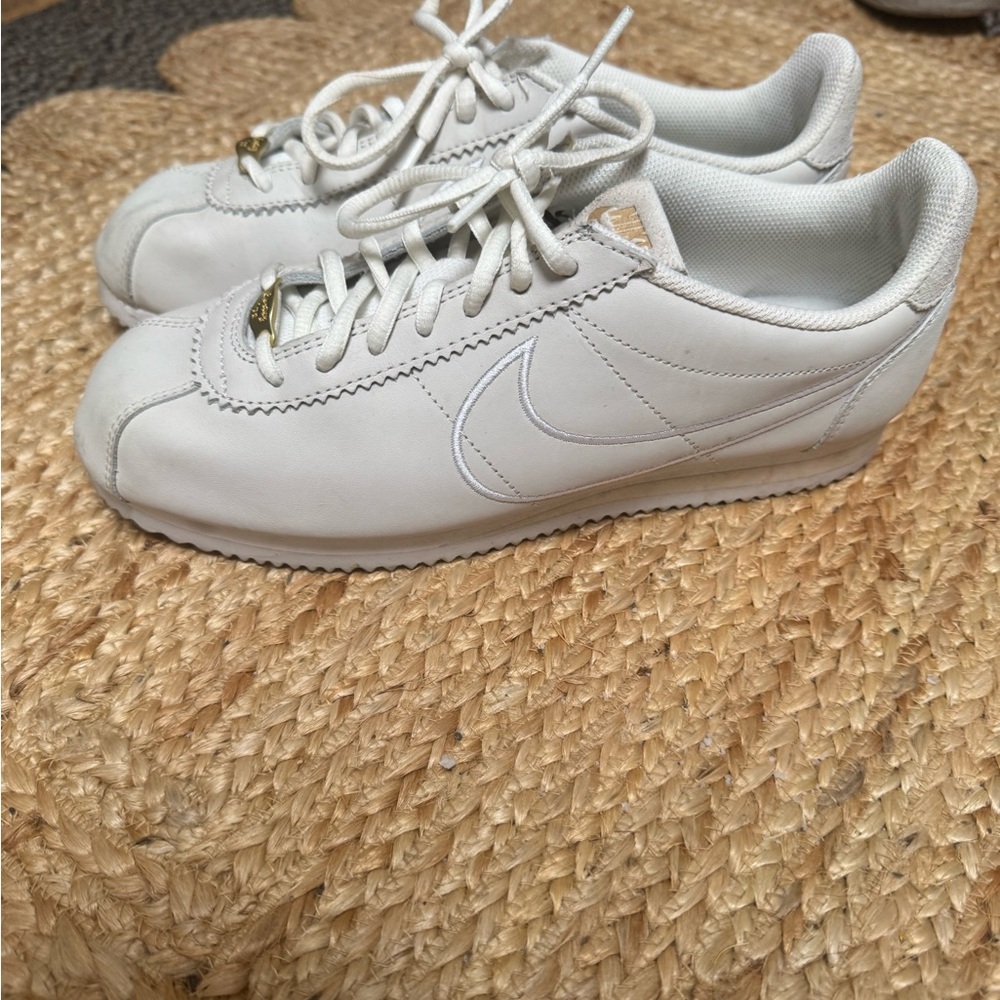 Nike Classic Cortez Leather Sneakers - White/Gray